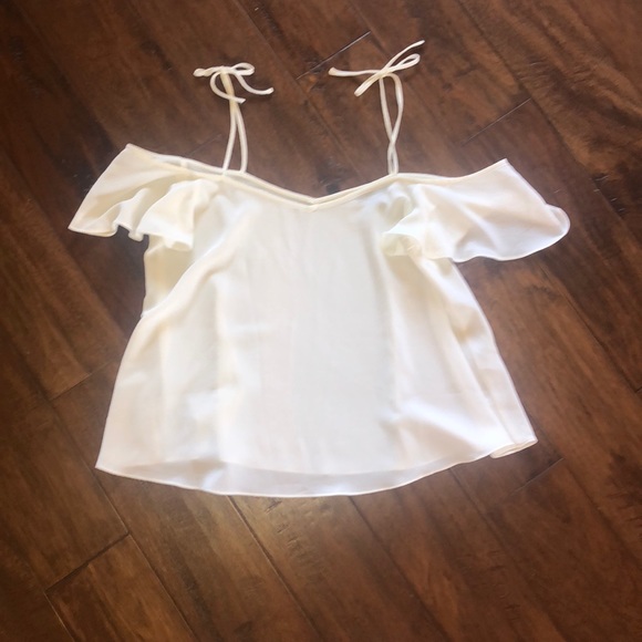 Topshop Flowy Off the Shoulders Top - Picture 2 of 3